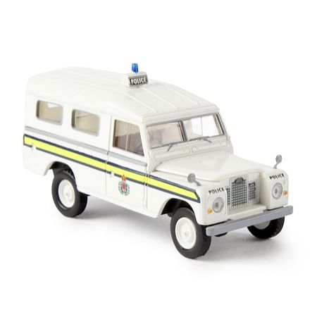 Land Rover 109 geschl. "Police Guernsey" von Starmada (GB) 