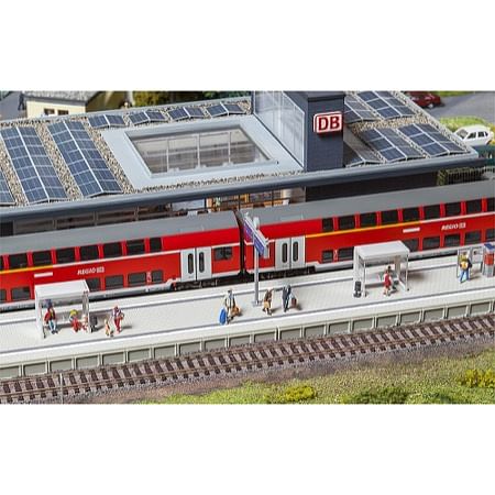 Modern platform plate with accessories 