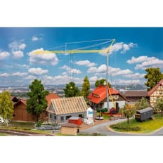 Haus im Bau mit Kran 