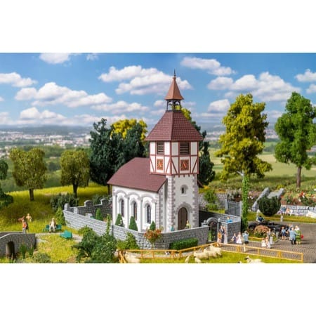 Dorfkirche mit Kirchhof 