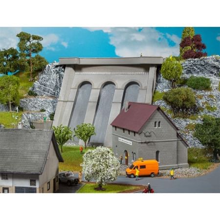 Power station with dam 