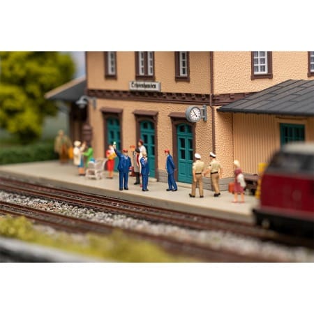 Railway staff & conductor whistle Figurine set 