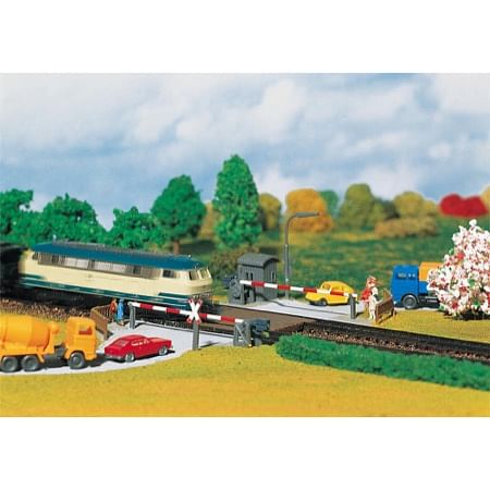 Guarded level crossing 