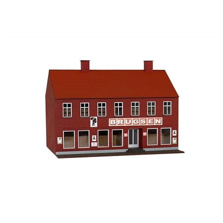 Byhus med stor BRUGSEN butik 