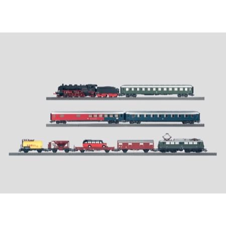 230 Volt
Premium-Start mit Güterzug und Personenzug sowie großer C-Gleis-Anlage, Digital-Zentraleinheit und Transformator. - BR 18.4 