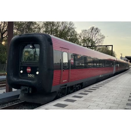 IC3 Rød med sort vinduesbånd - MF 5051 - DC lyd DC