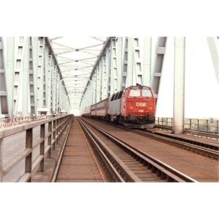 Mz 1426 rød/sort, afblændede hjørnevinduer, AC digital med lyd AC