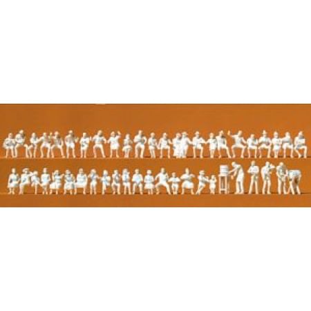 Im Biergarten. 46 unbemalte M 